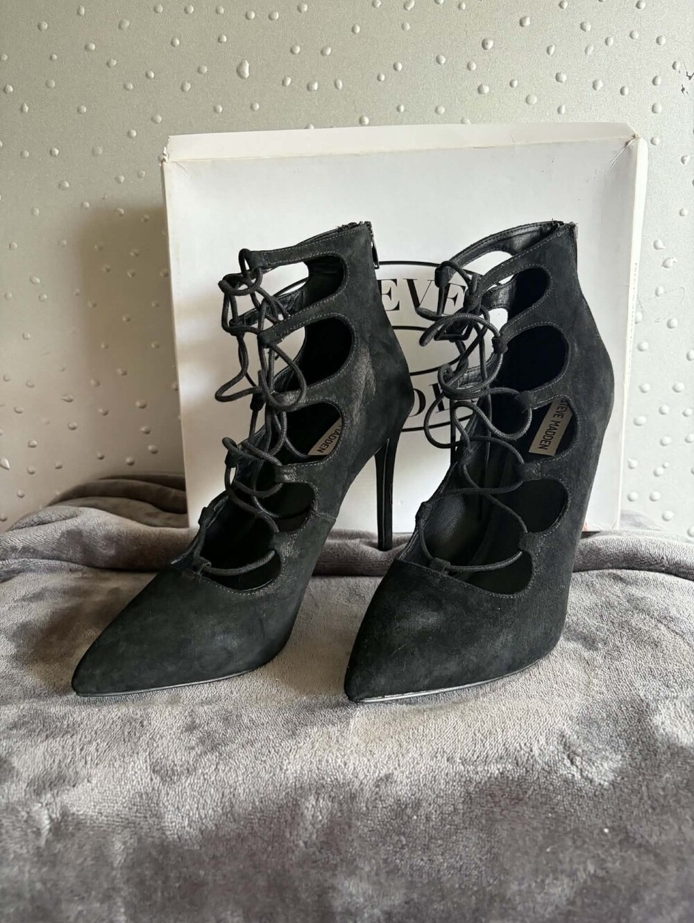 Shoes - Picture 2 of 4